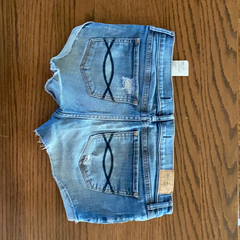 Abercrombie and Fitch denim shorts size 28